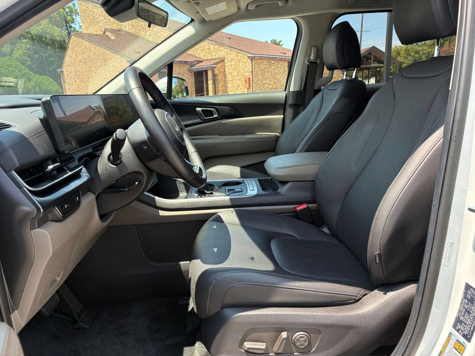 Used 2026 Kia Carnival FWD image 23