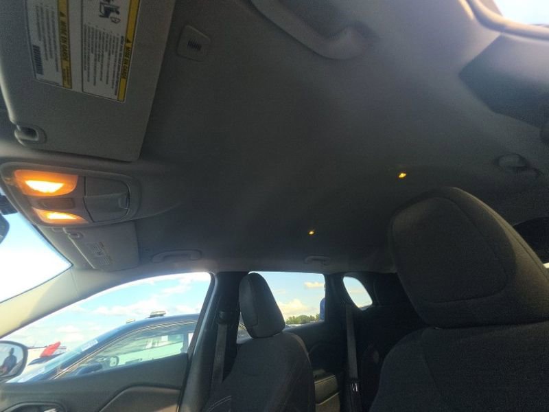 Used 2019 Jeep Cherokee Latitude w/ Popular Appearance Group image 14