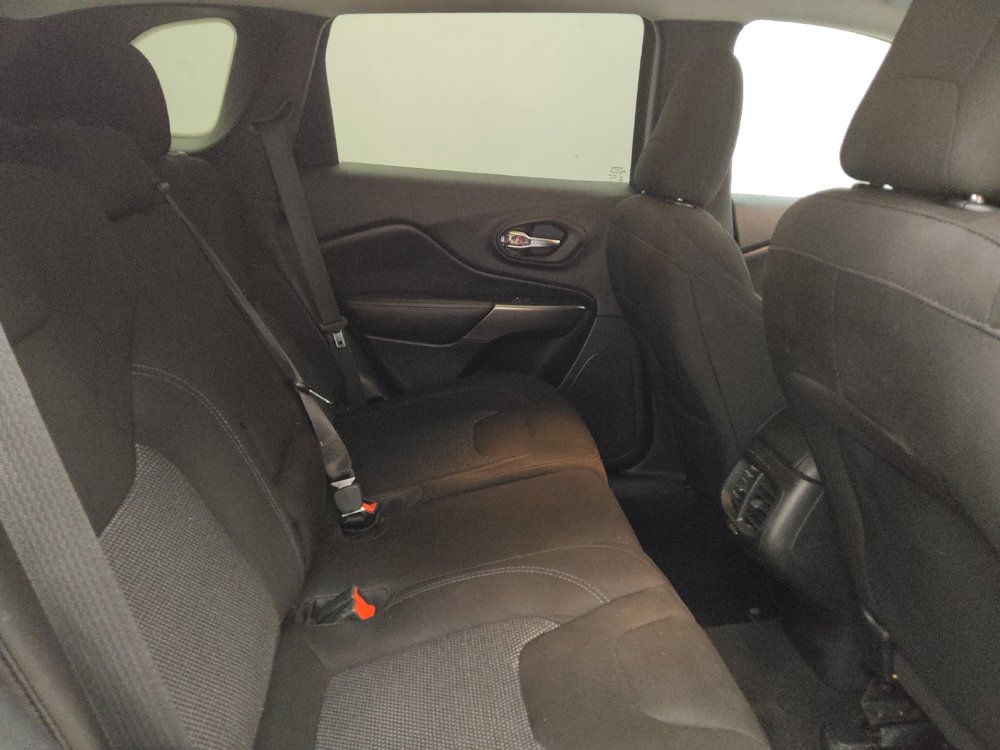 Used 2021 Jeep Cherokee Latitude FWD image 19