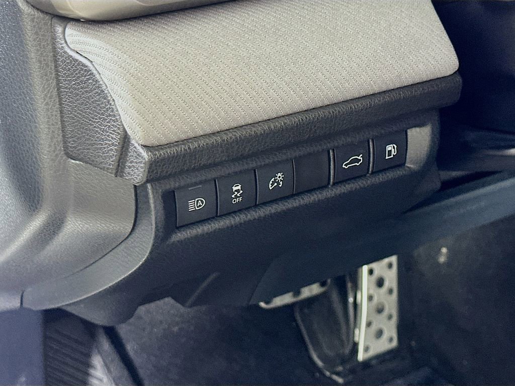 Used 2025 Toyota Camry SE w/ Convenience Package image 16