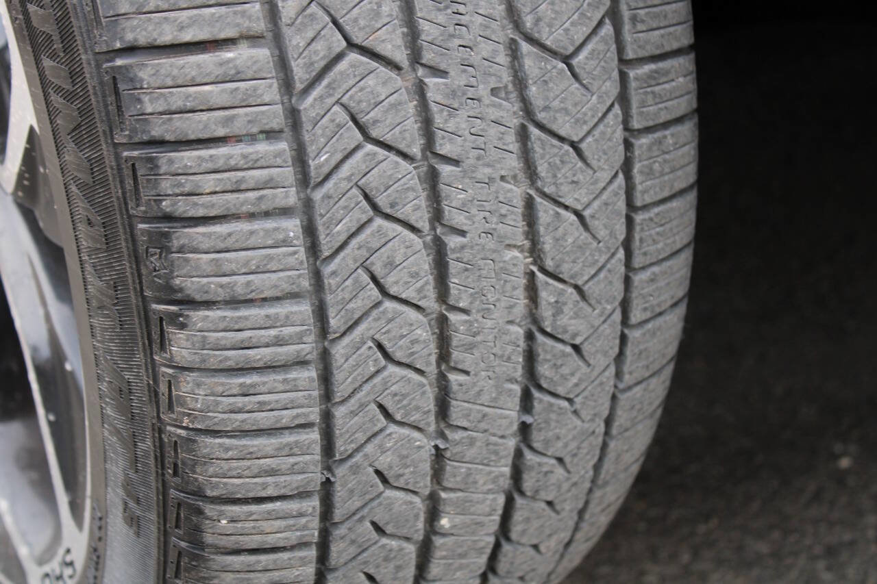 Used 2015 Ford Taurus SHO w/ Equipment Group 401A image 14