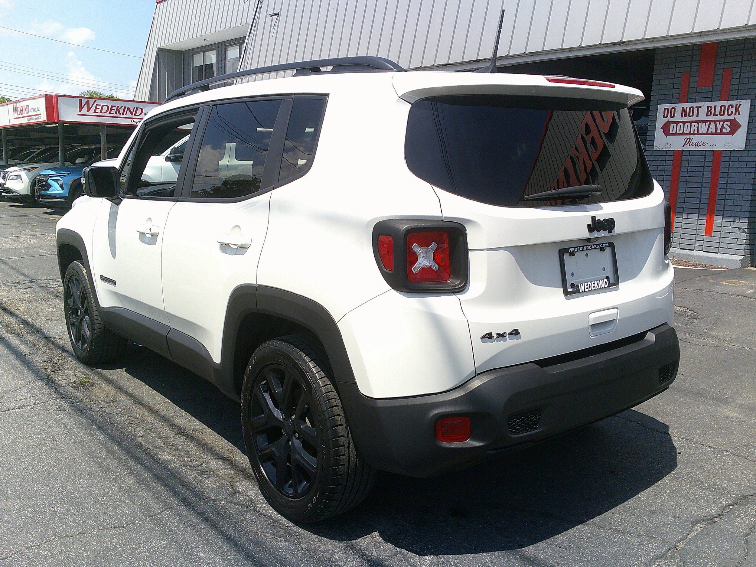 Used 2022 Jeep Renegade Altitude w/ Convenience Group AWD/4WD image 3