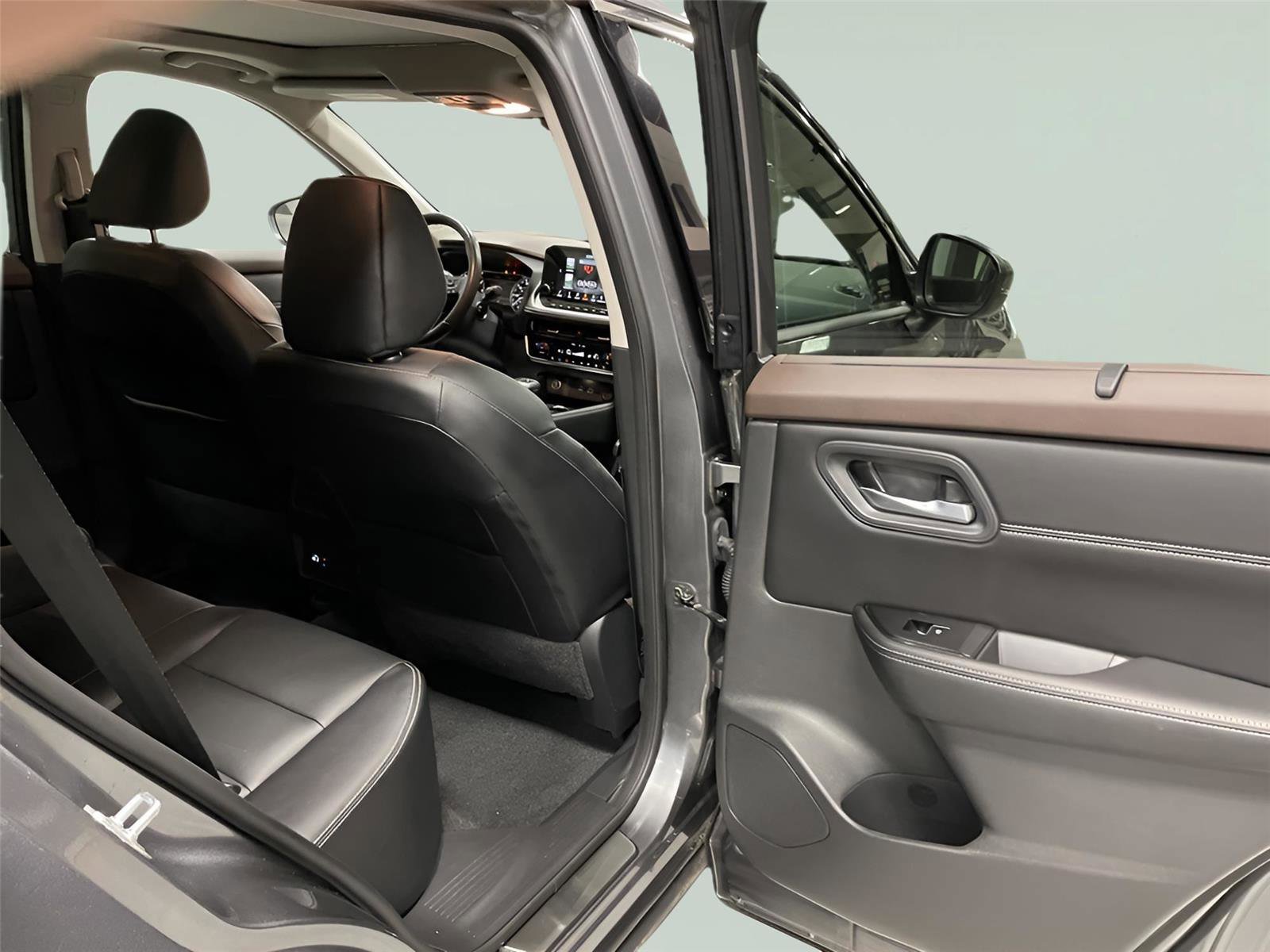 Used 2022 Nissan Rogue SL w/ SL Premium Package image 19