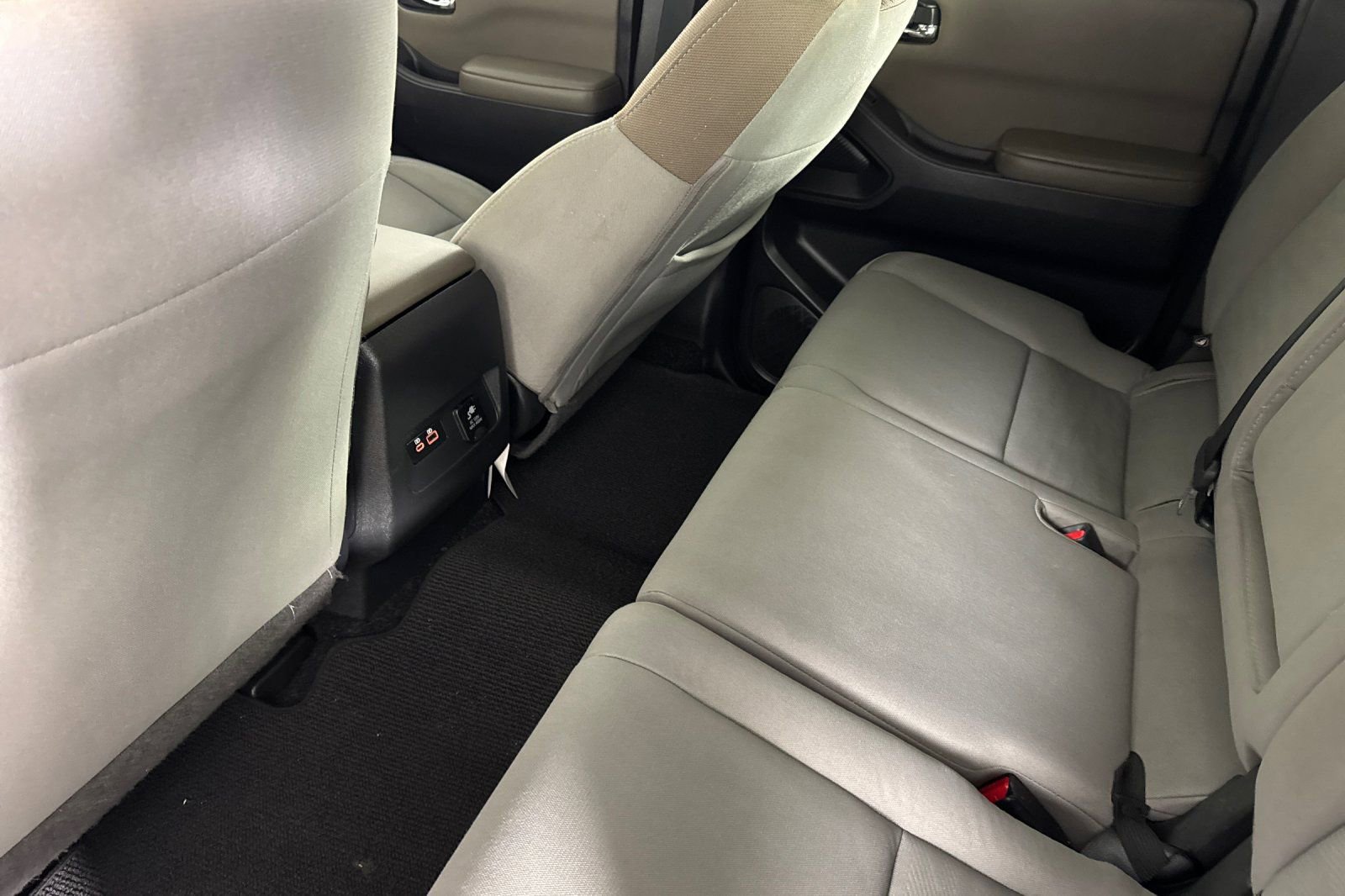 Used 2024 Nissan Frontier SV w/ SV Convenience Package RWD image 9
