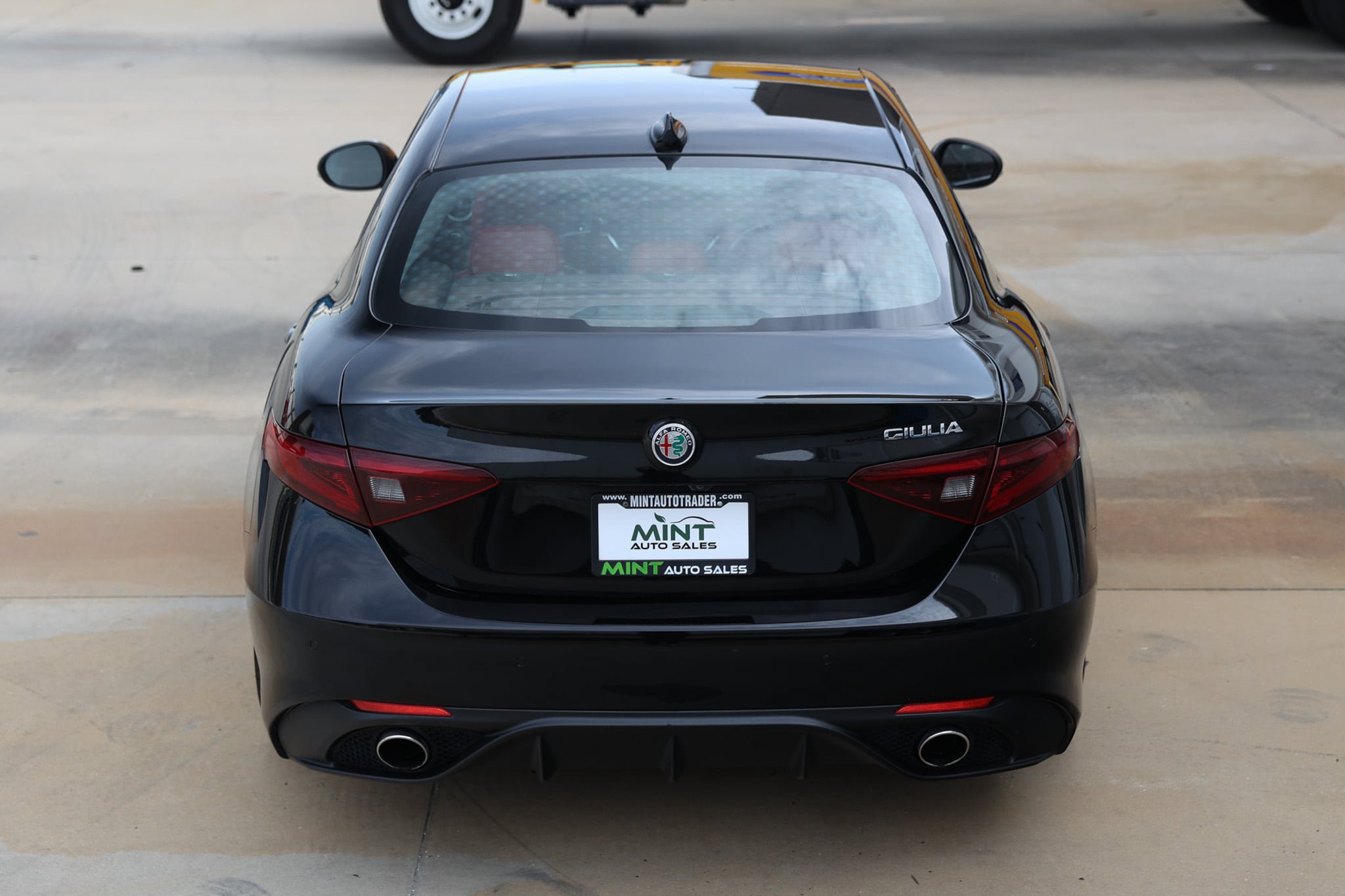 Used 2019 Alfa Romeo Giulia w/ Quick Order Package 22K Sport RWD image 13