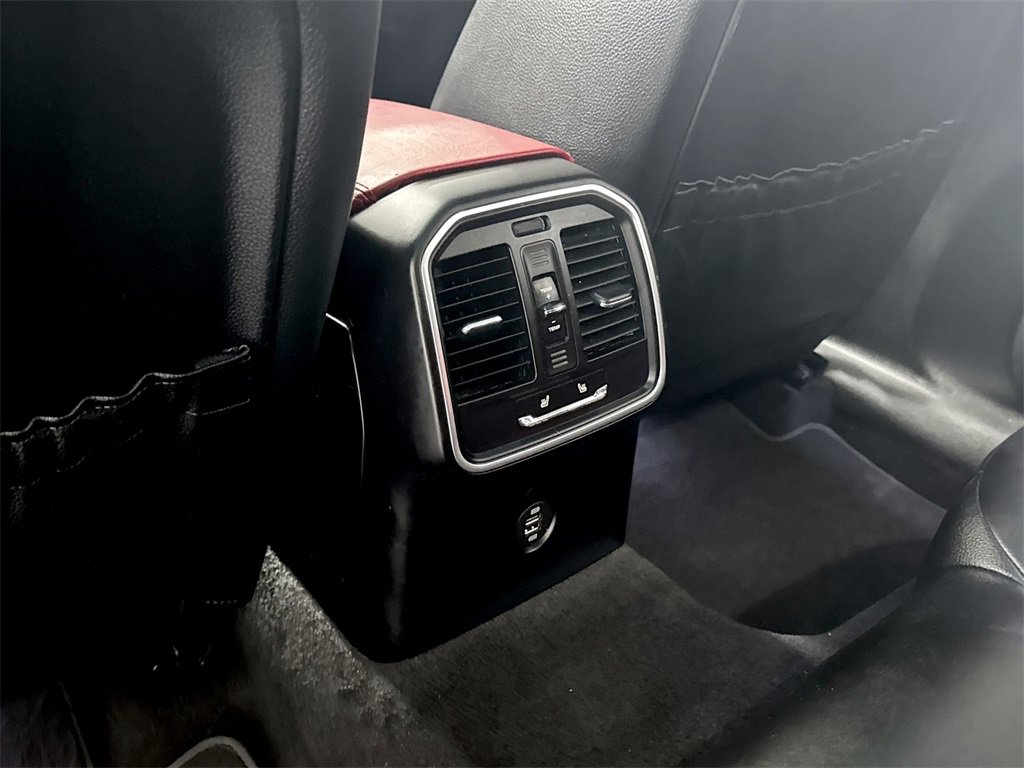 Used 2018 Porsche Macan Sport Edition image 25