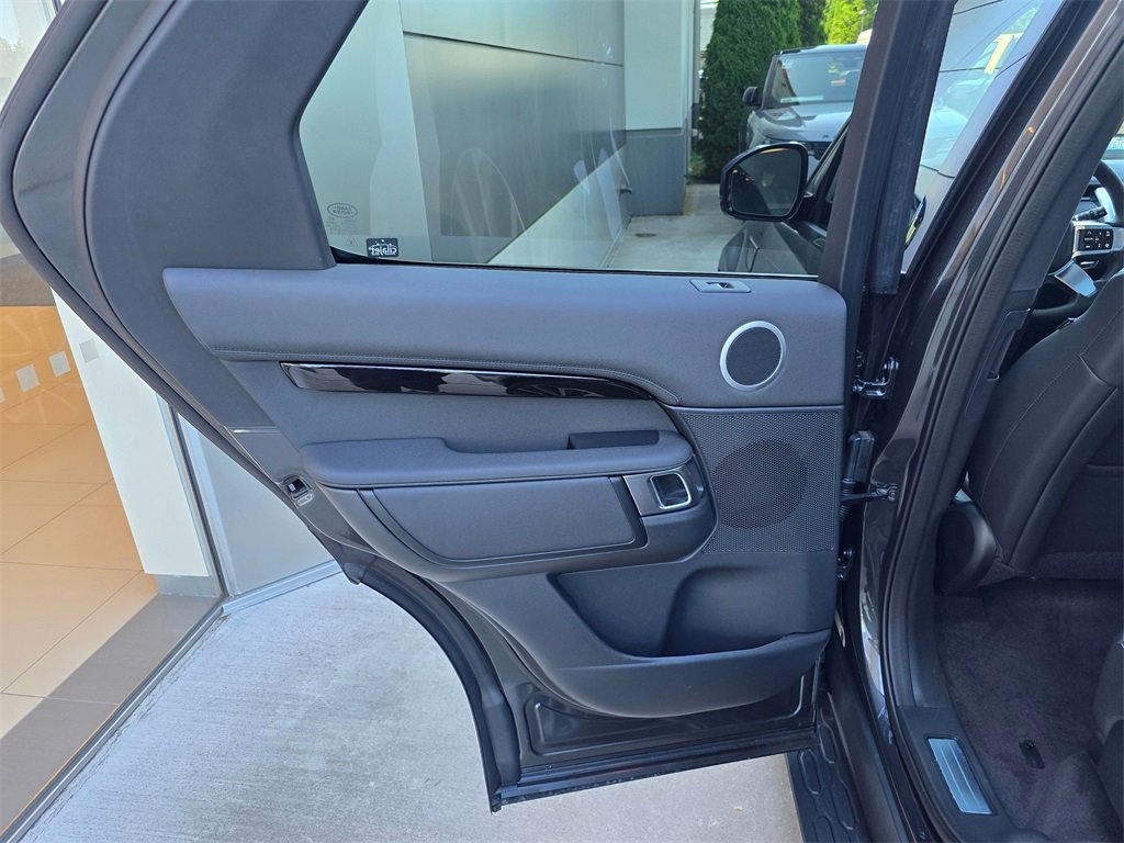 New 2025 Land Rover Discovery S image 27