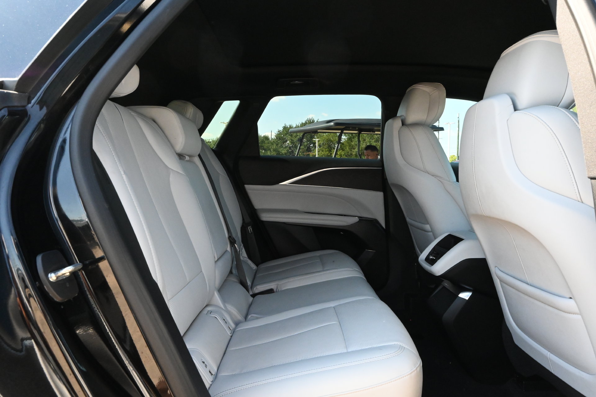 Certified 2024 Cadillac Lyriq Luxury AWD/4WD image 21