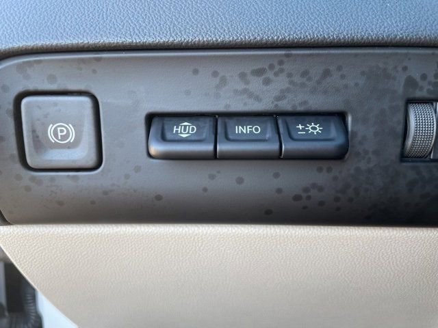 Used 2022 Buick Enclave Avenir image 17