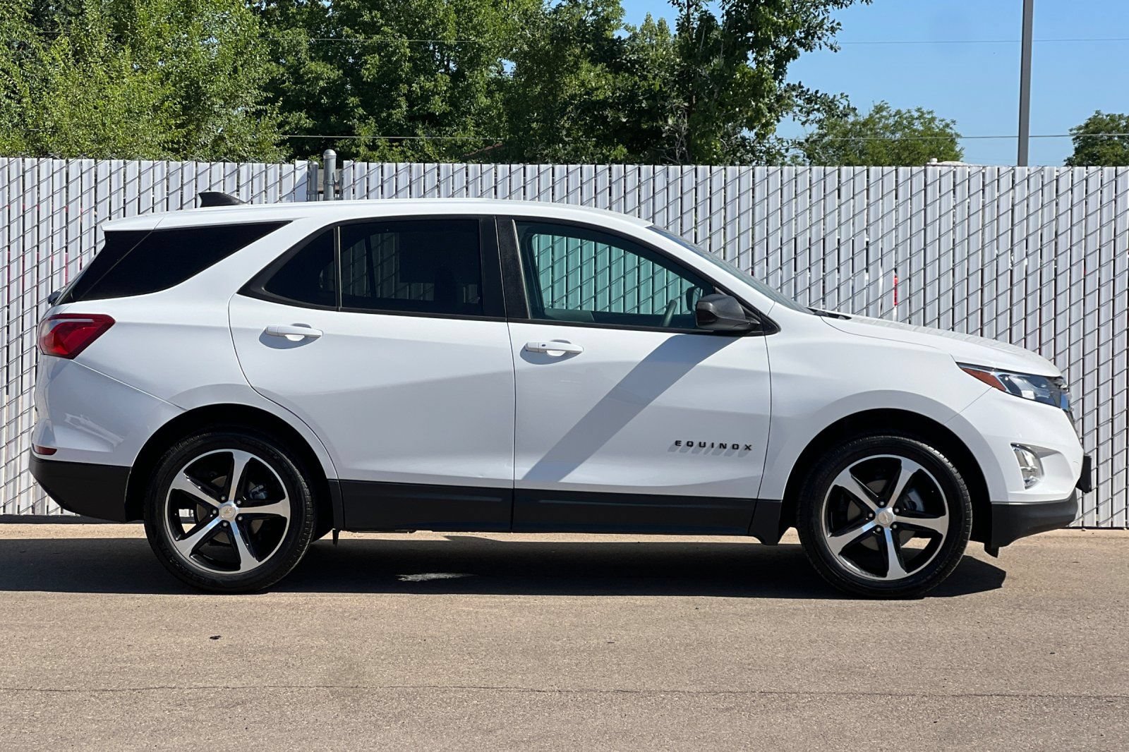 Used 2021 Chevrolet Equinox LS w/ LPO, Blackout Package AWD/4WD image 3