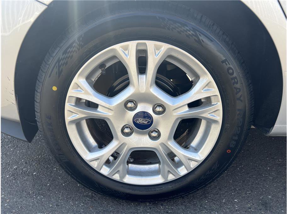 Used 2014 Ford Fiesta SE image 9
