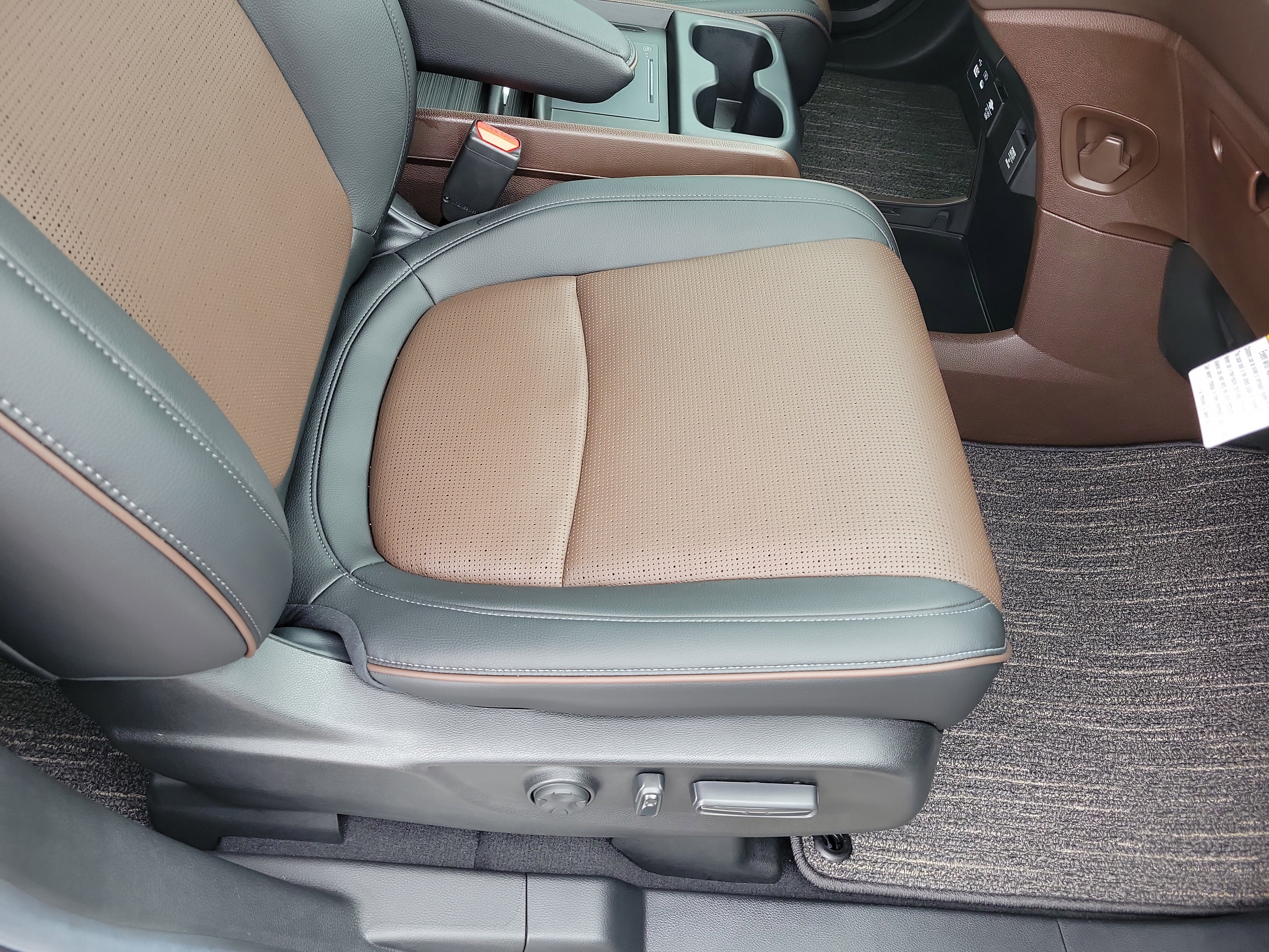 Used 2025 Honda Odyssey Elite image 19