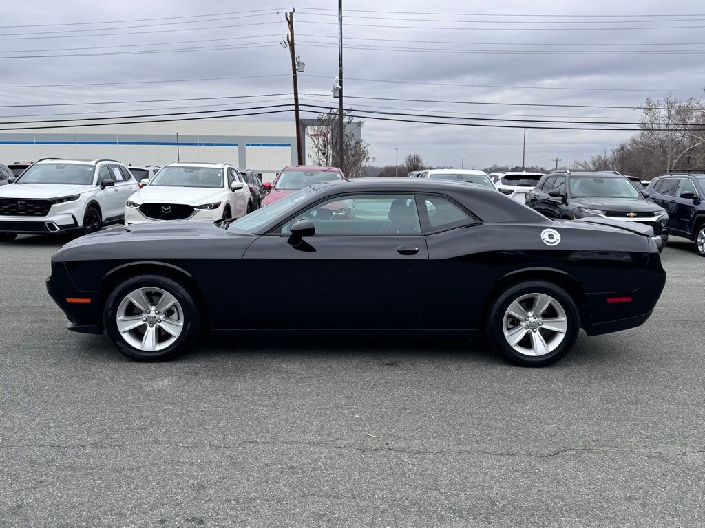 Used 2023 Dodge Challenger SXT image 3