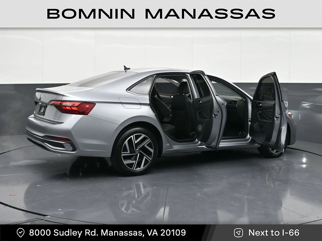 Used 2023 Volkswagen Jetta SEL image 33