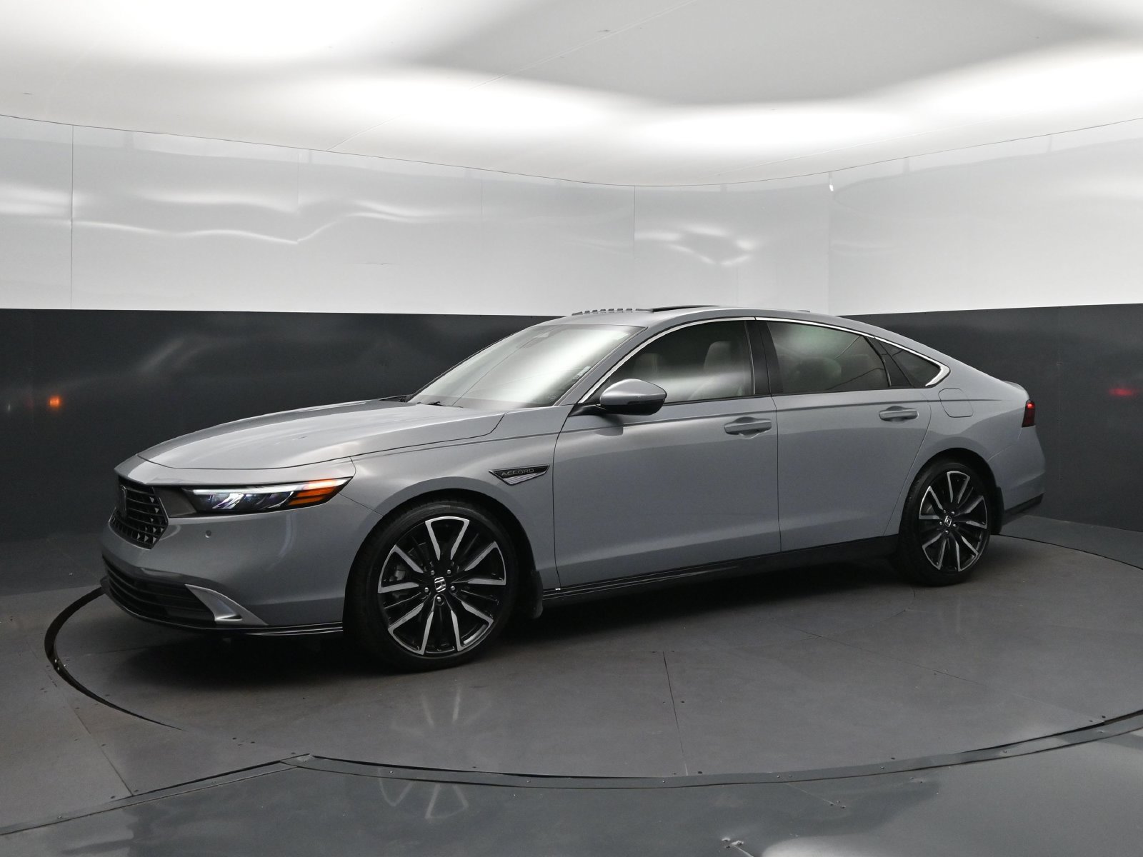 Used 2025 Honda Accord Touring image 3