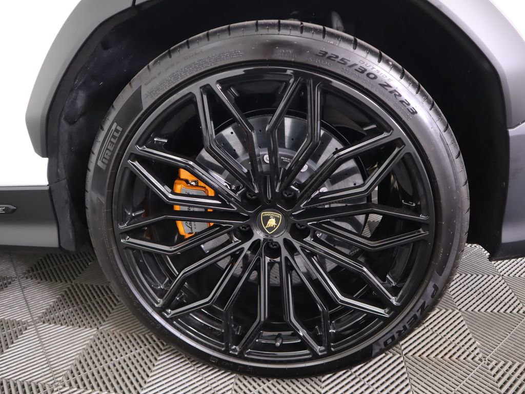 Used 2025 Lamborghini Urus SE image 32
