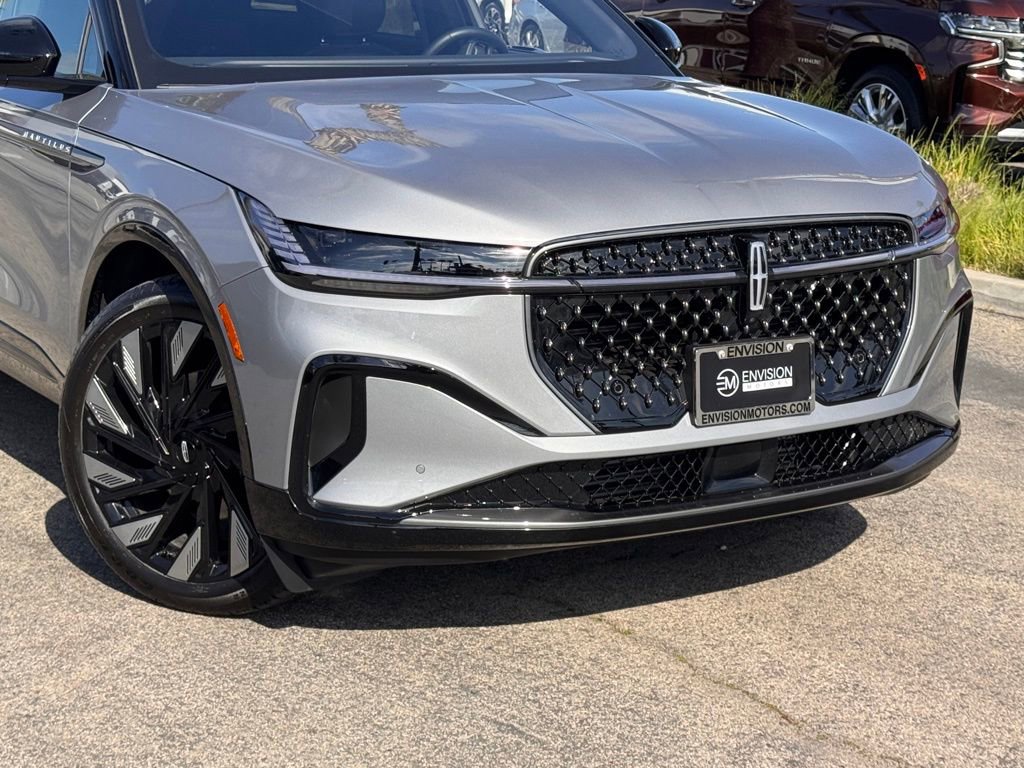 Used 2025 Lincoln Nautilus Reserve w/ Jet Appearance Package image 3