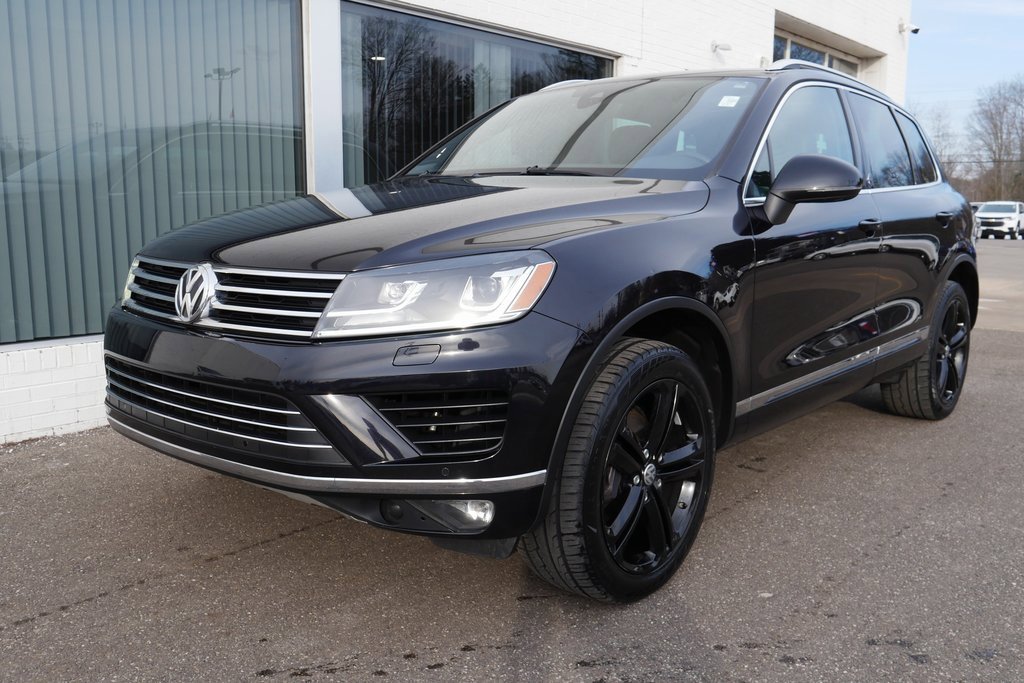 Used 2017 Volkswagen Touareg Wolfsburg Edition image 40