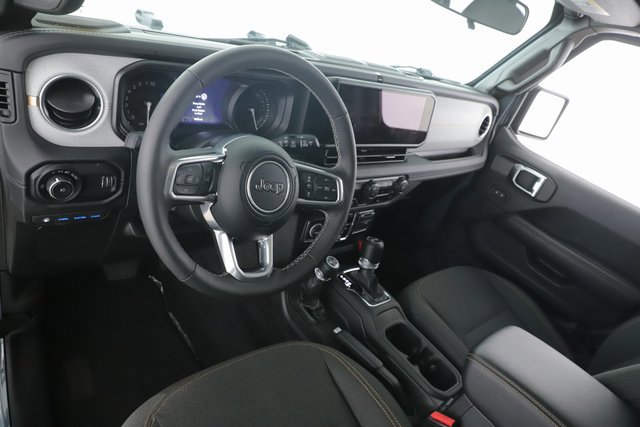 Used 2025 Jeep Wrangler Unlimited Sahara image 17