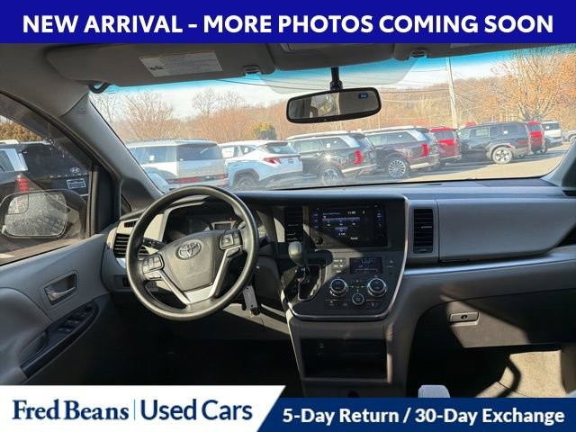 Used 2017 Toyota Sienna LE image 10
