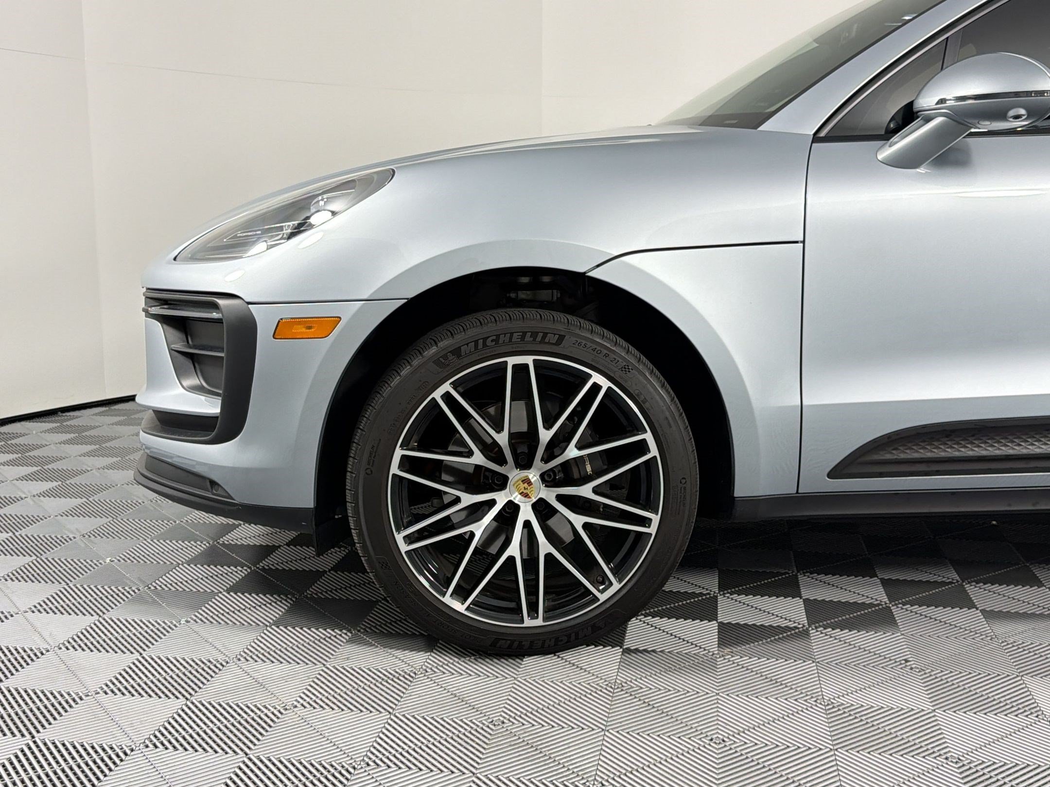 Certified 2024 Porsche Macan AWD/4WD image 12