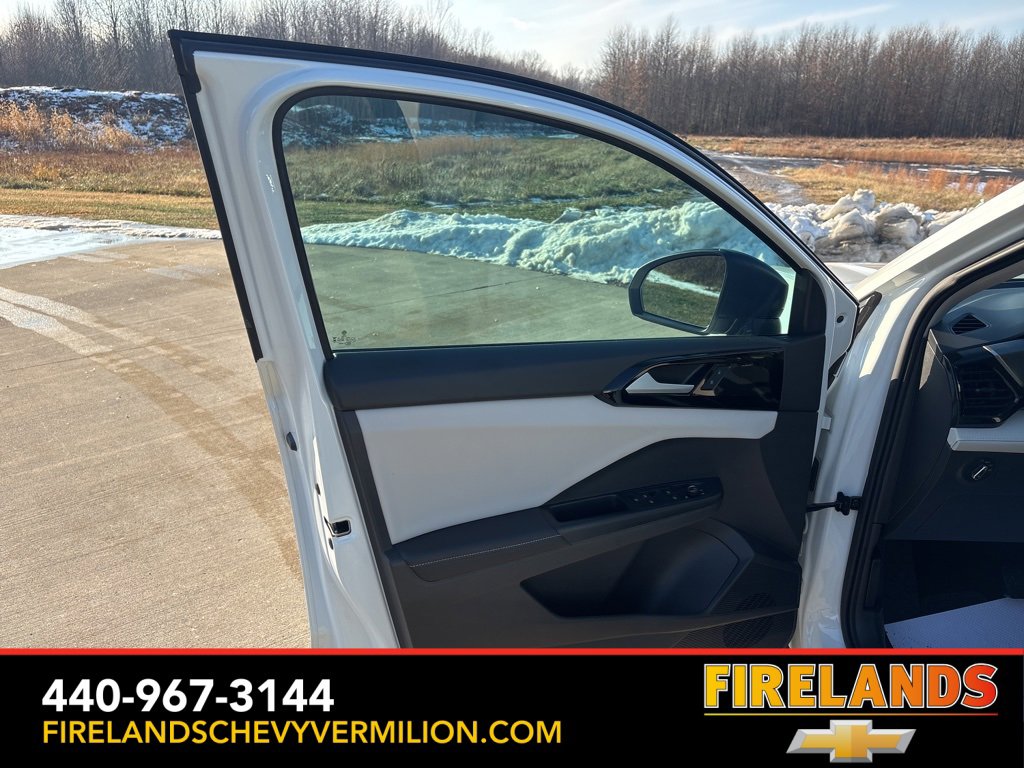 Used 2025 Volkswagen Taos S image 9