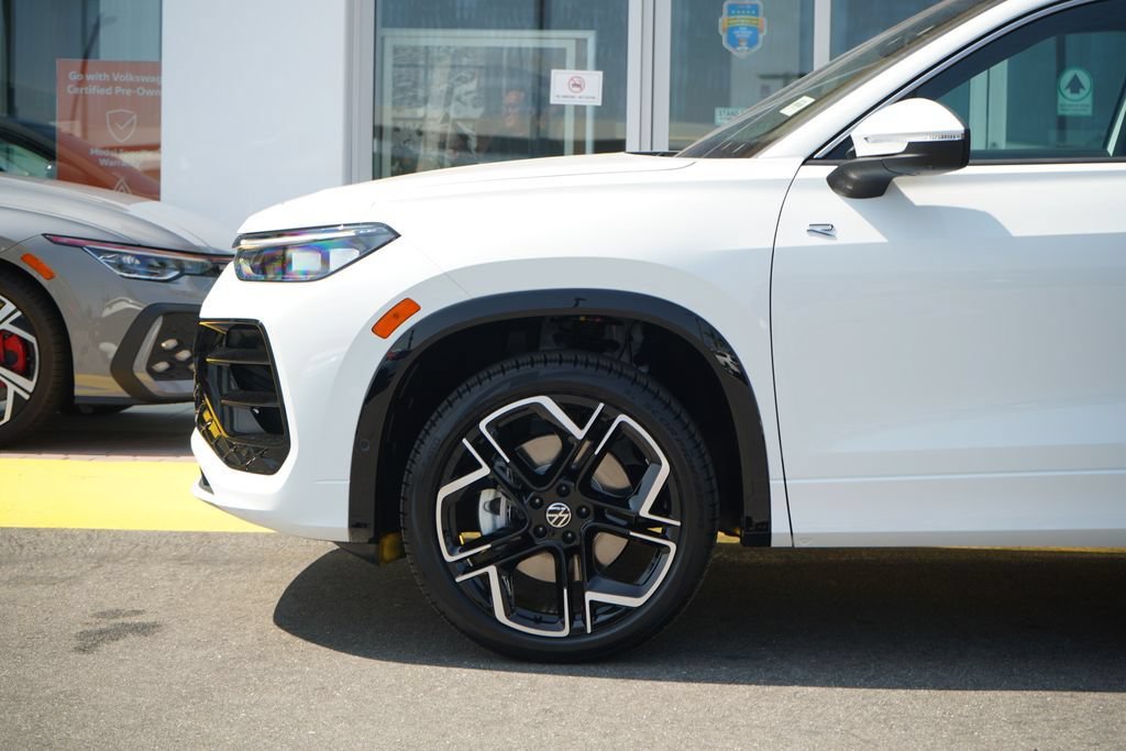 New 2026 Volkswagen Tiguan SEL R-Line AWD/4WD image 2