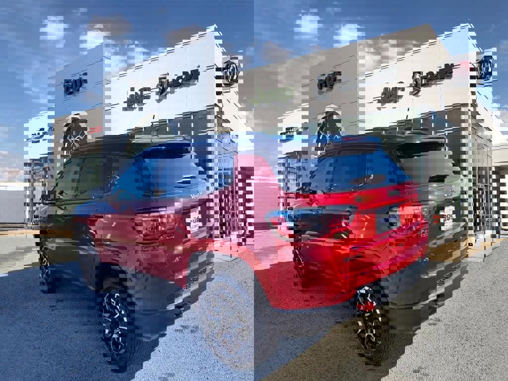 Used 2024 Jeep Compass Trailhawk image 3