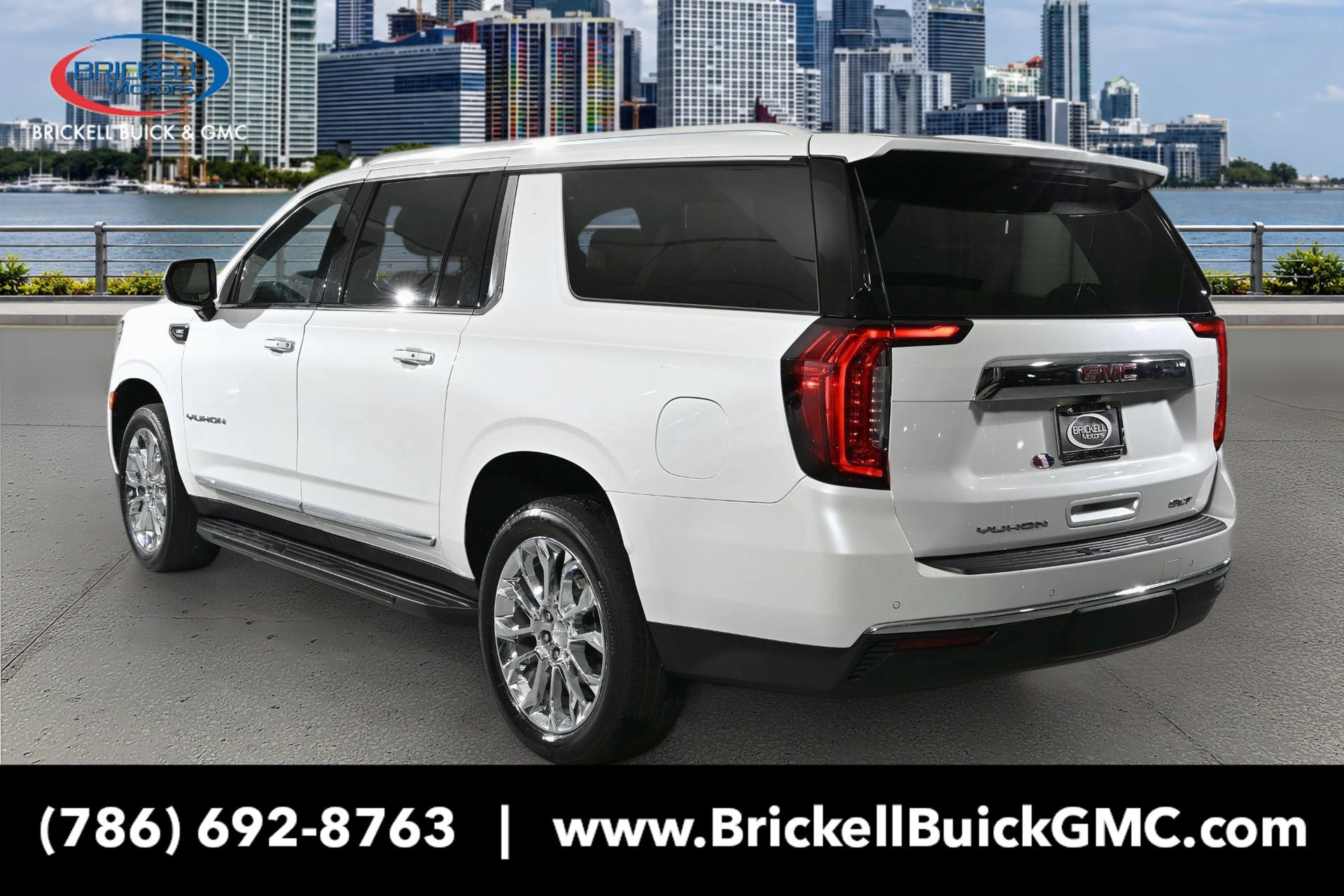 Used 2023 GMC Yukon XL SLT AWD/4WD image 3