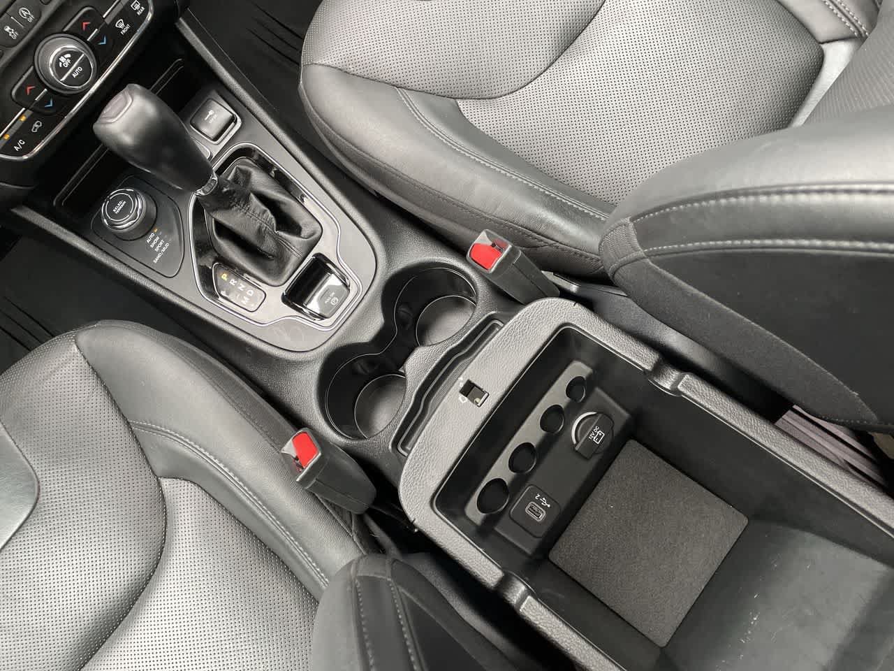 Used 2019 Jeep Cherokee Limited AWD/4WD image 25