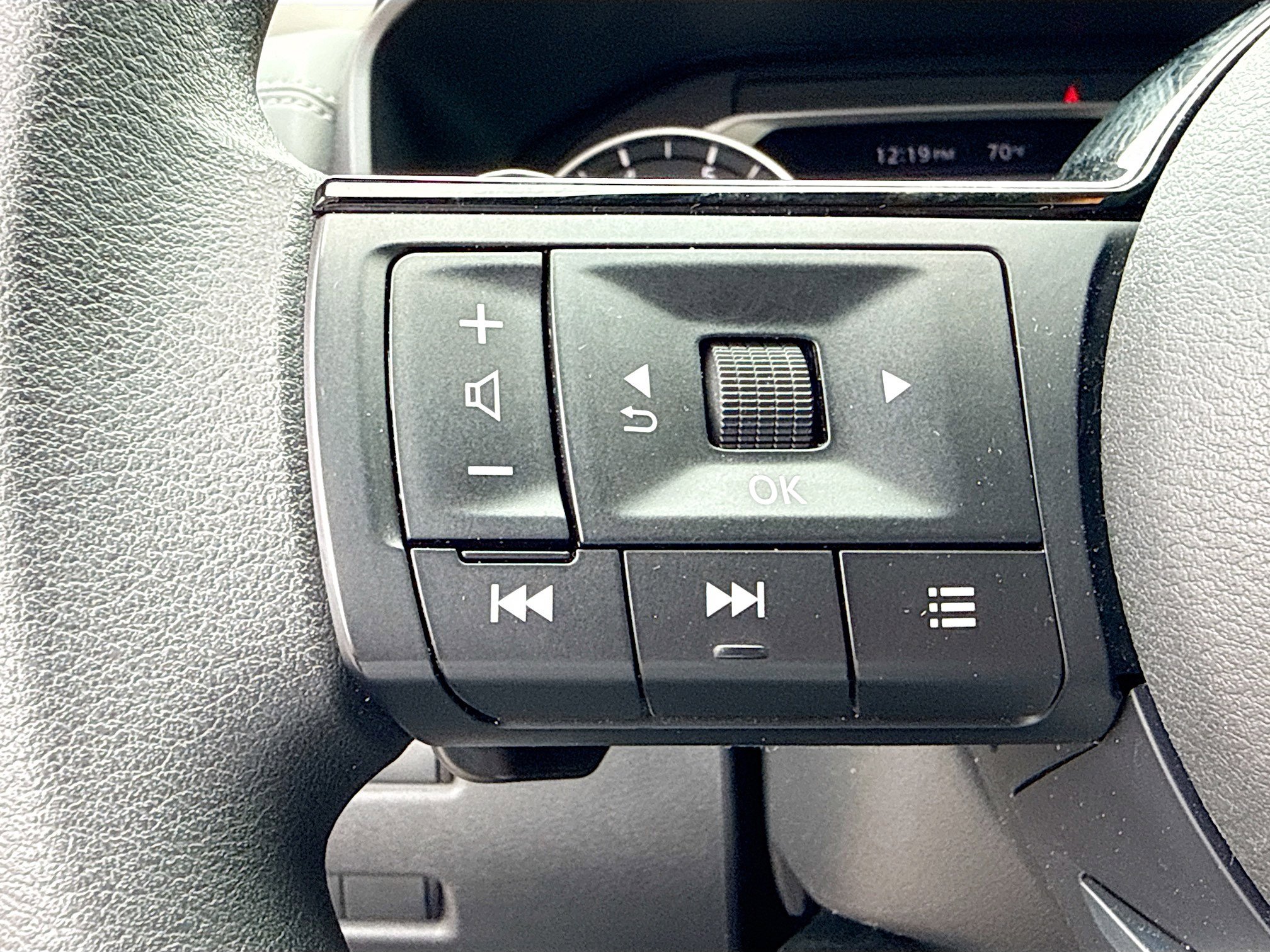 Used 2023 Nissan Rogue SV image 36