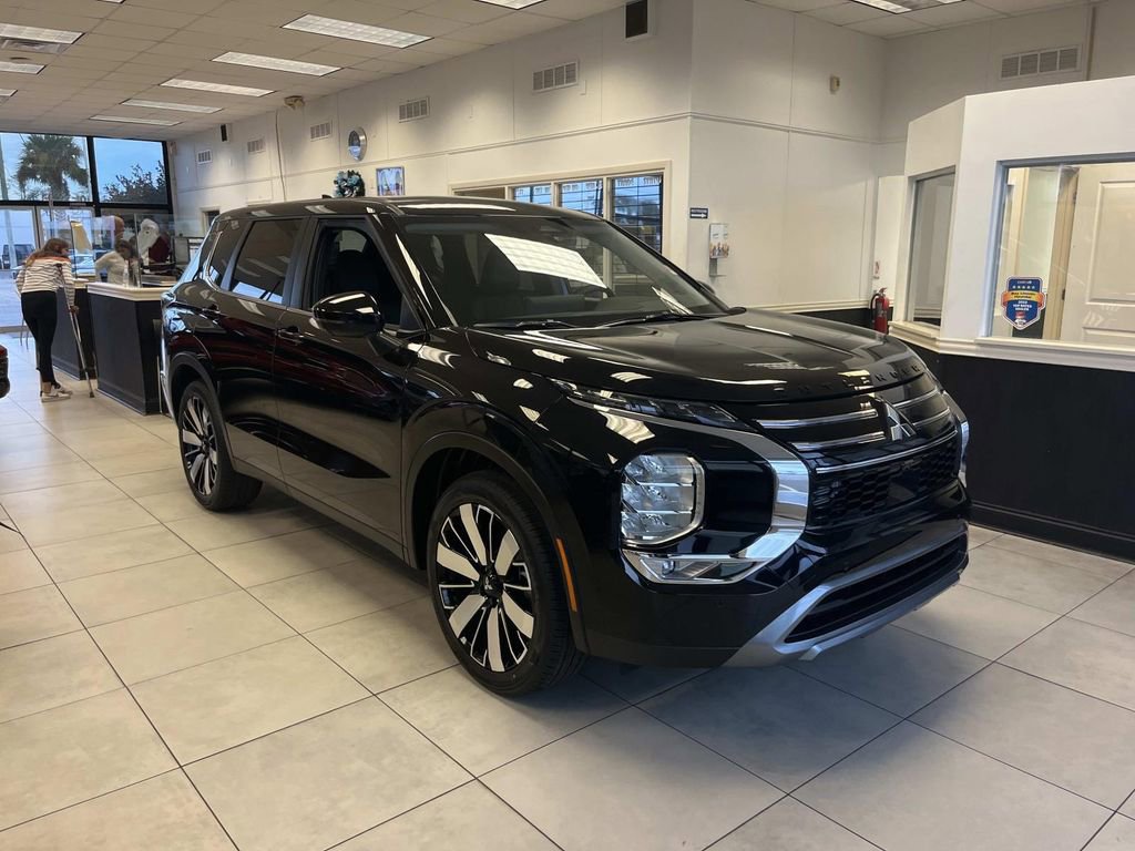 New 2026 Mitsubishi Outlander SE image 7