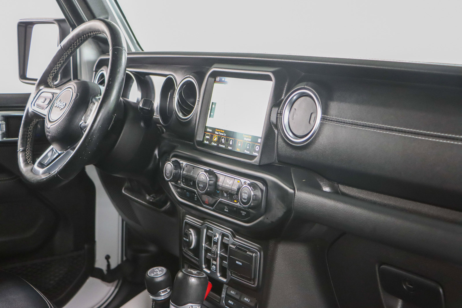 Used 2022 Jeep Wrangler Unlimited Sahara w/ Cold Weather Group image 27