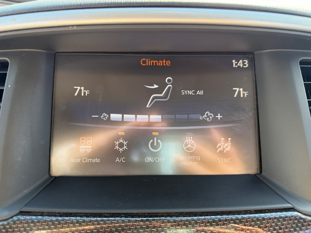 Used 2019 Nissan Pathfinder SL AWD/4WD image 28