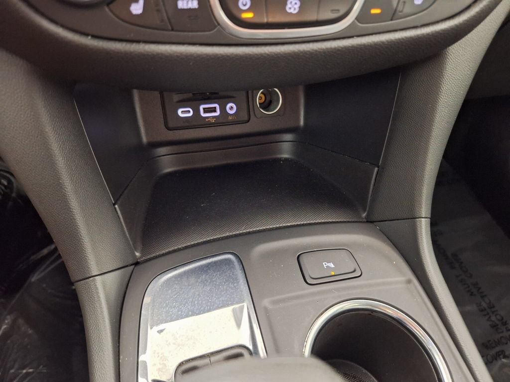 Used 2024 Chevrolet Equinox LT FWD image 17