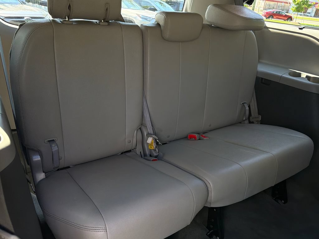 Used 2015 Toyota Sienna XLE Premium FWD image 13
