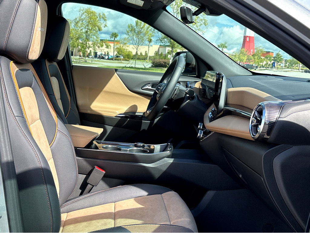 Used 2025 Chevrolet Equinox ACTIV w/ Safety and Technology Package image 11