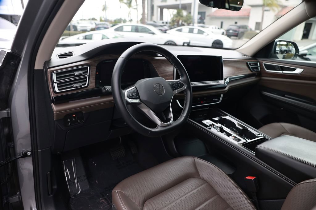 Used 2024 Volkswagen Atlas SEL AWD/4WD image 15