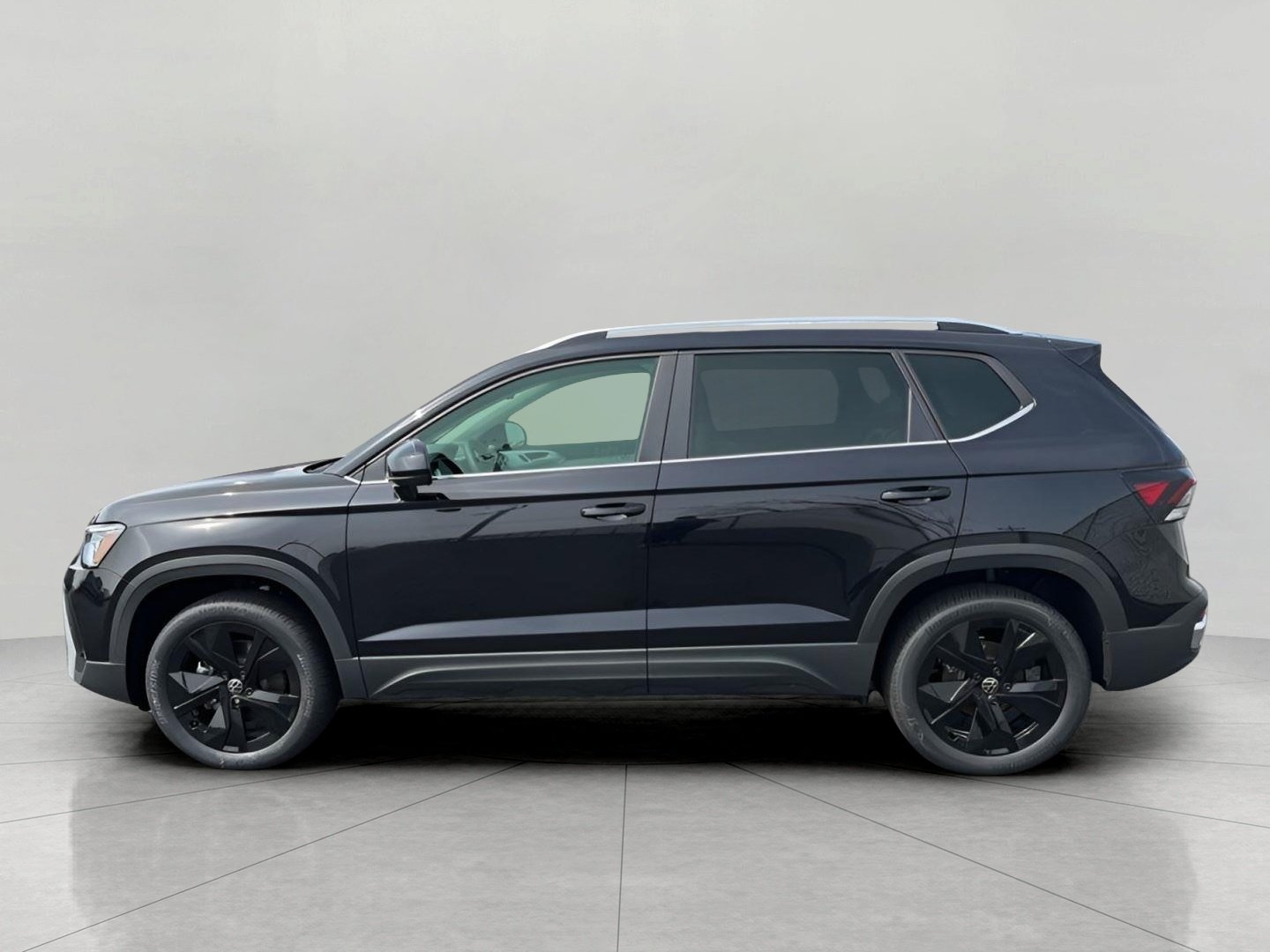 New 2026 Volkswagen Taos SE FWD image 4