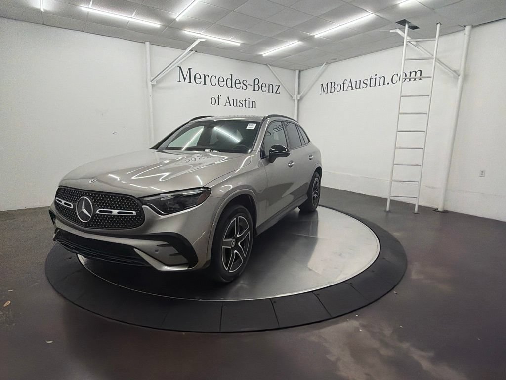 Used 2023 Mercedes-Benz GLC 300 4MATIC image 3