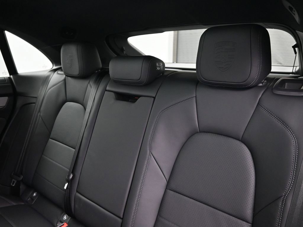 New 2026 Porsche Macan 4S Electric image 6