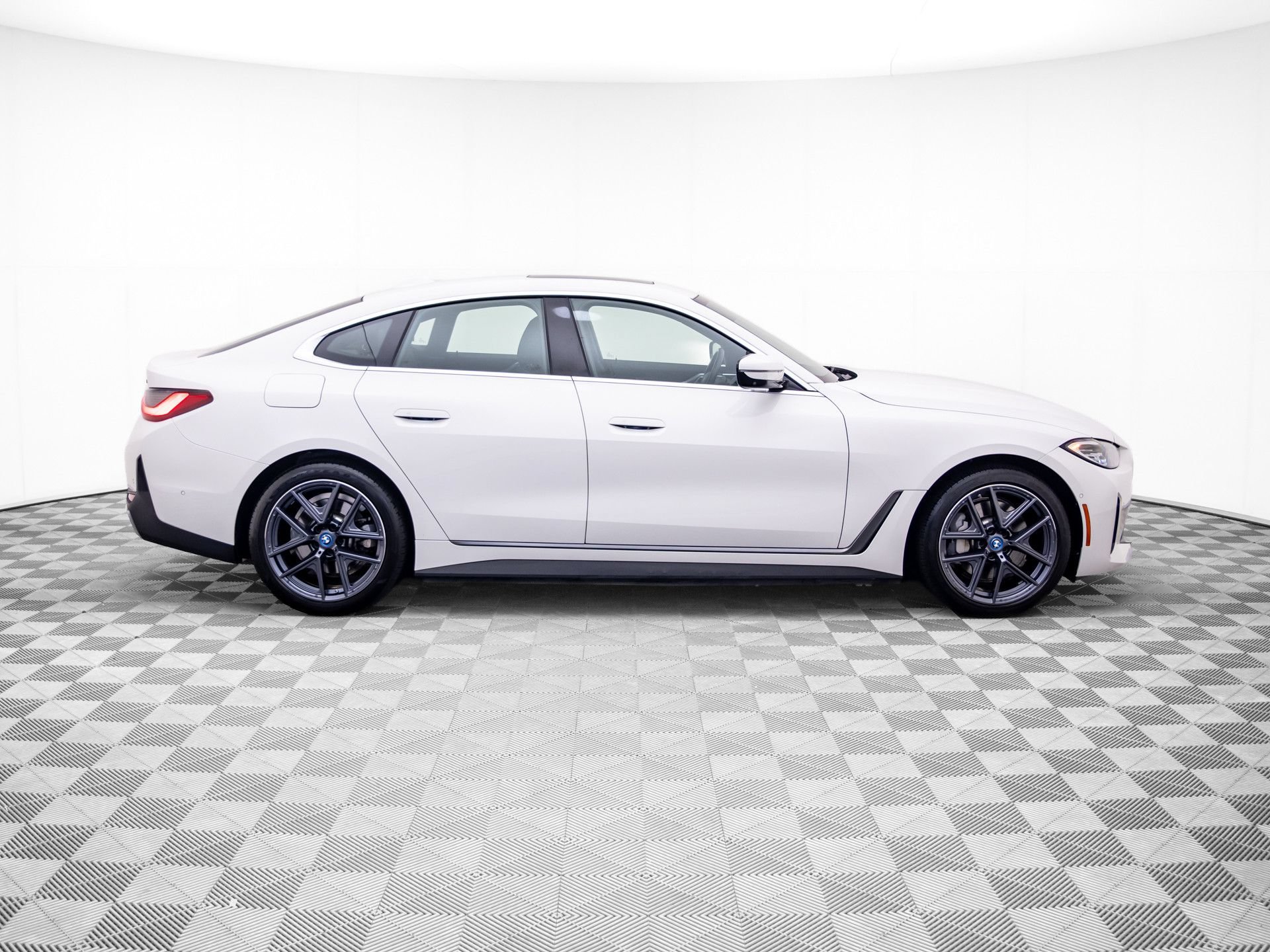 Used 2023 BMW i4 eDrive35 RWD image 6