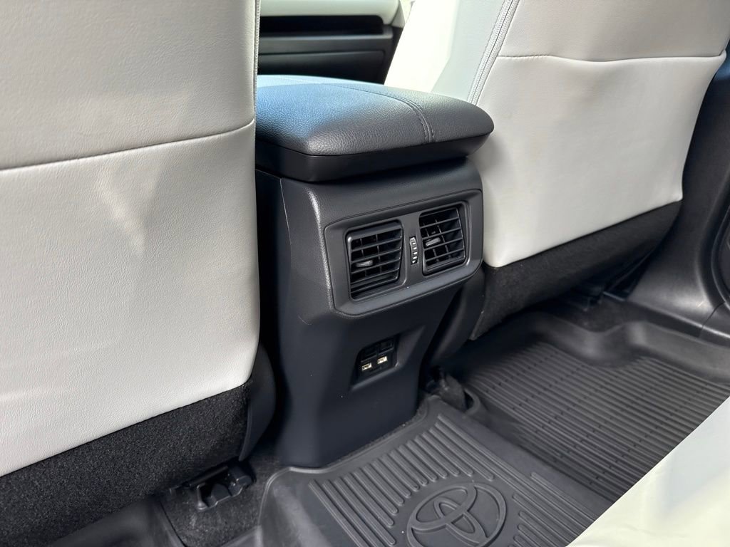 Used 2021 Toyota RAV4 XLE Premium image 22