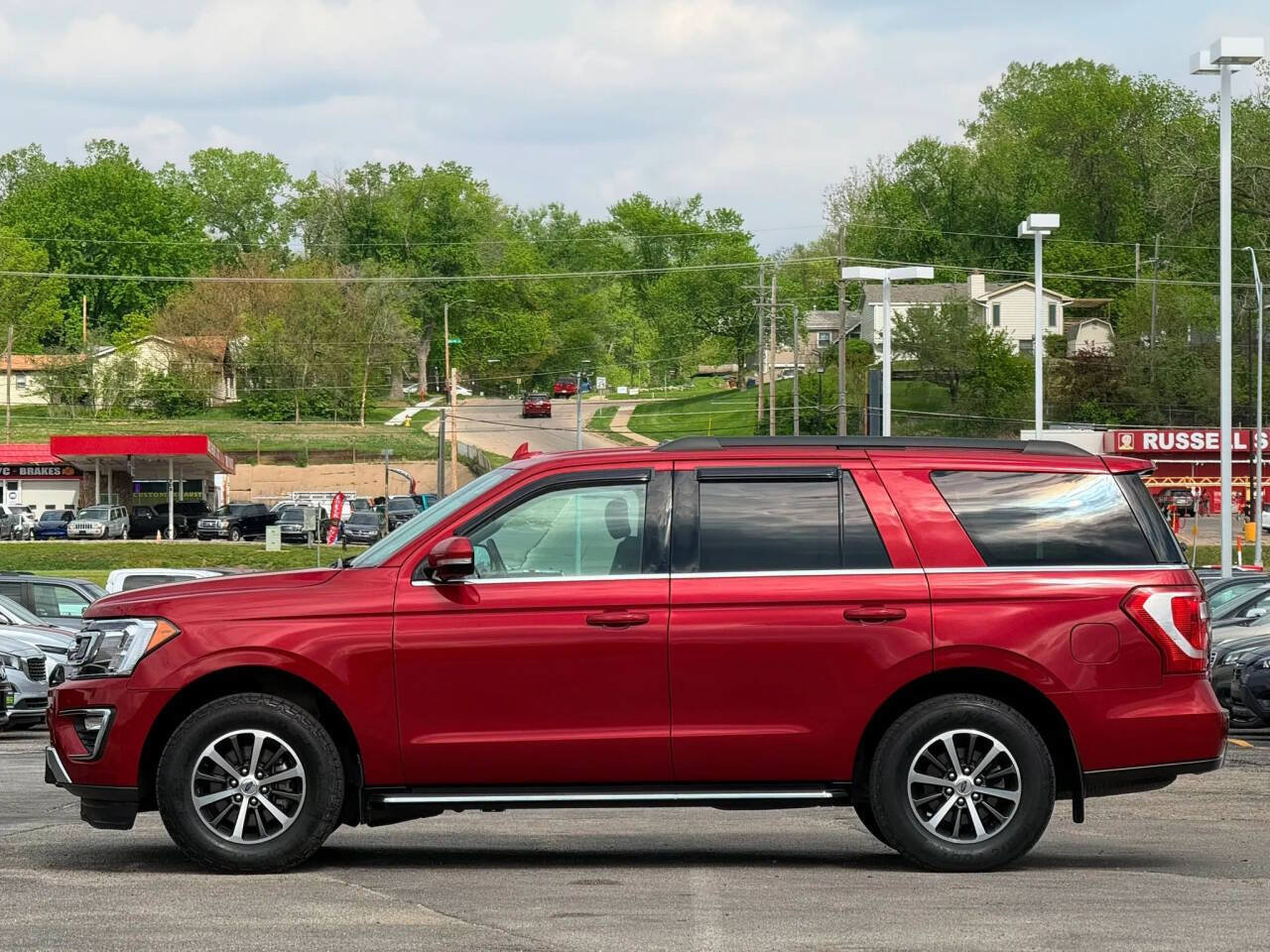 Used 2020 Ford Expedition XLT w/ Equipment Group 202A AWD/4WD image 5