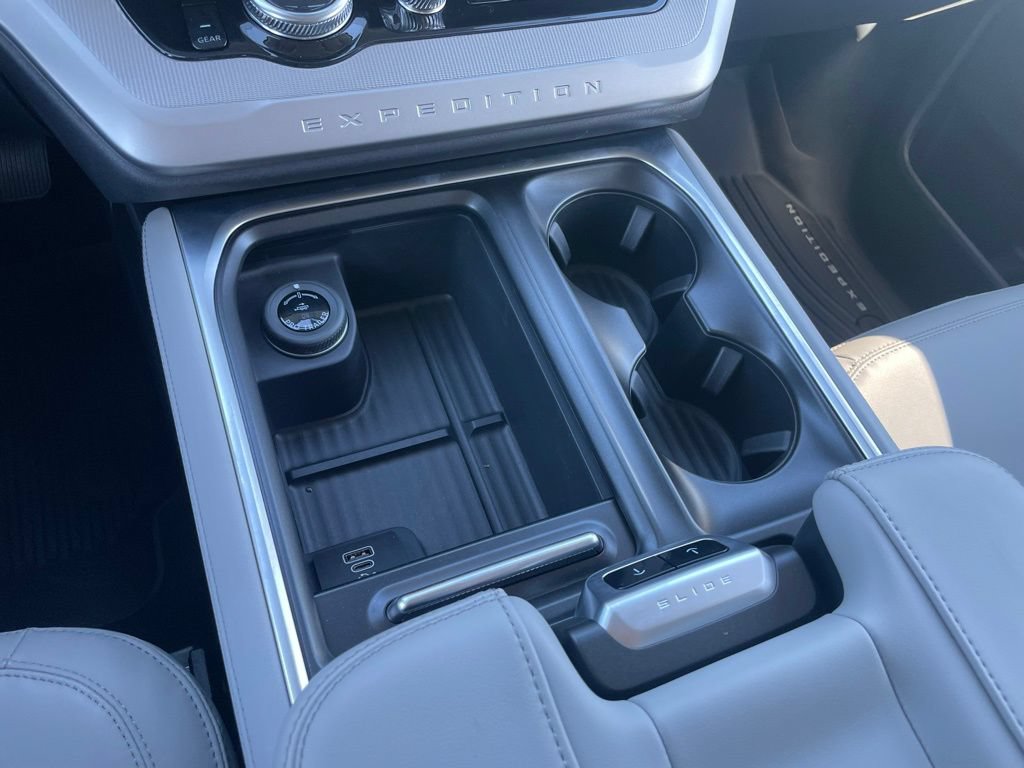 New 2026 Ford Expedition Active AWD/4WD image 14