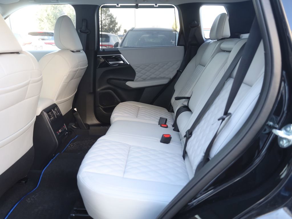 New 2025 Mitsubishi Outlander SEL image 30