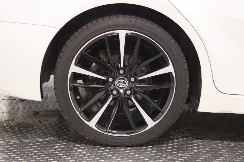 Used 2018 Toyota Camry XSE image 19