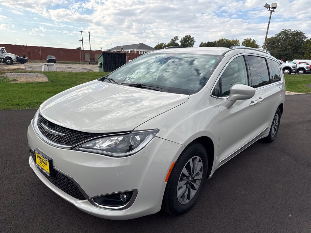 Used 2020 Chrysler Pacifica Touring-L Plus FWD image 4