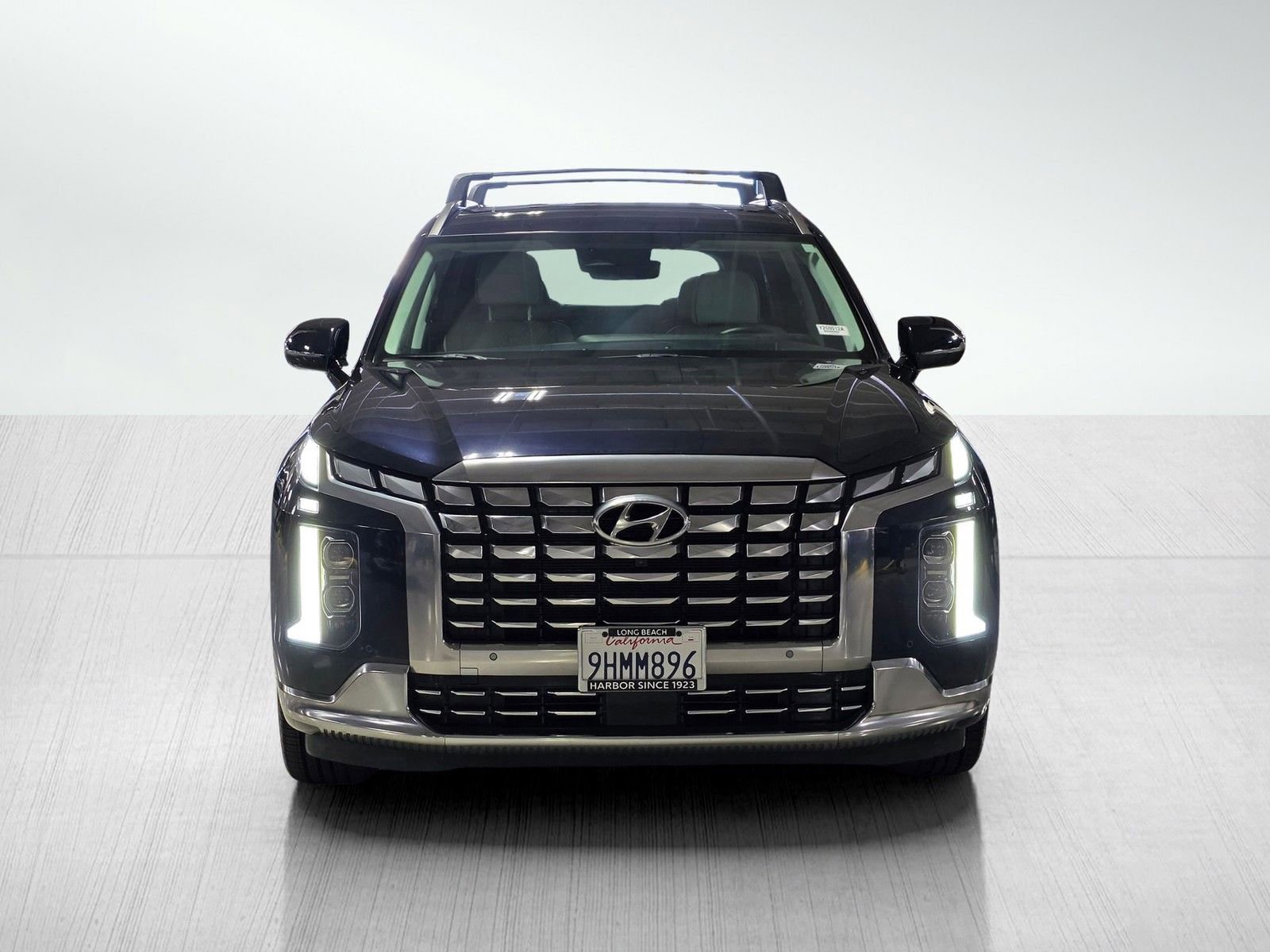 Used 2024 Hyundai Palisade Calligraphy image 2