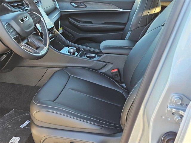 New 2025 Jeep Grand Cherokee Limited w/ Black Appearance Package image 10